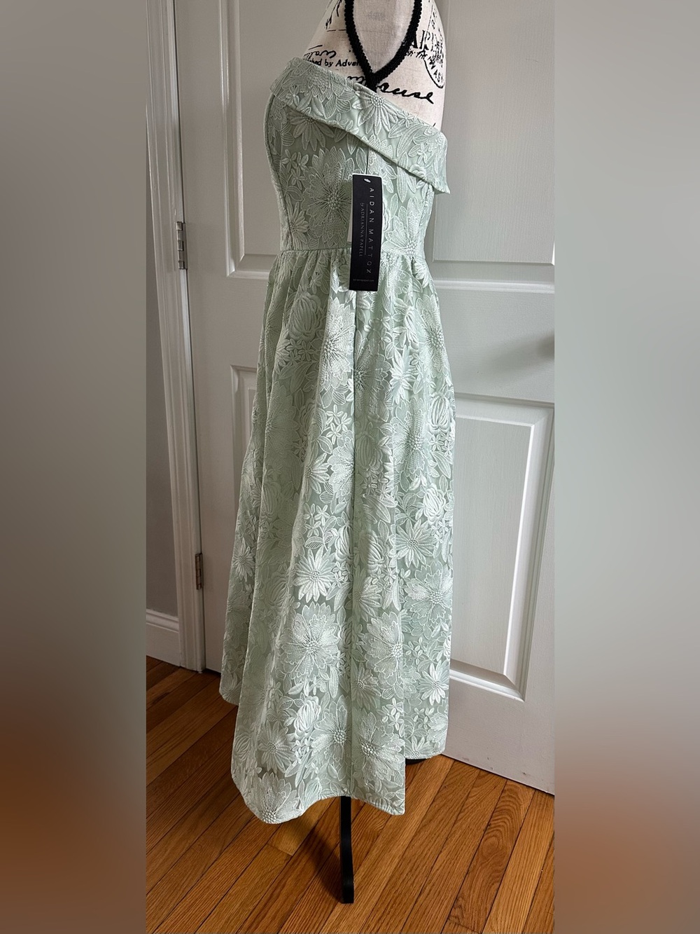 Aidan Mattox Adrianna Papell Size 6 Embroidered Off-Shoulder Gown Dress Mint NWT - Picture 3 of 6